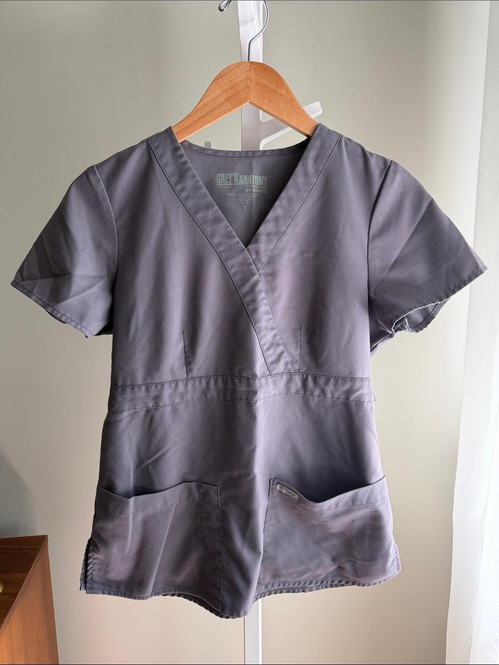Grey's Anatomy V-Neck Scrub Top in Gray Small